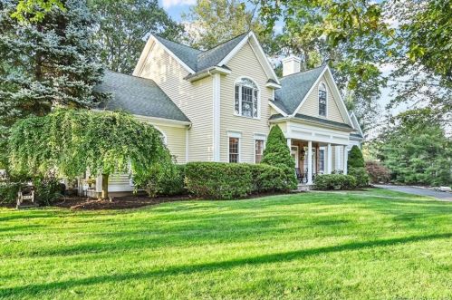 4 Christopher Ct, Norwalk, CT 06851-3324