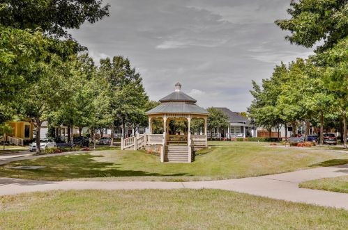 8216 Bridge St, Fort Worth TX 76103-1350 exterior