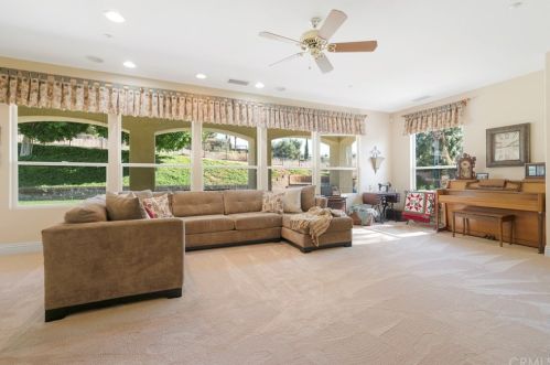 7470 Chateau Rdg Ln, Riverside CA  92506-7542 exterior