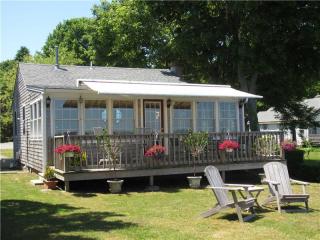 24 Wilcox St, Bristol, RI 02809-4530