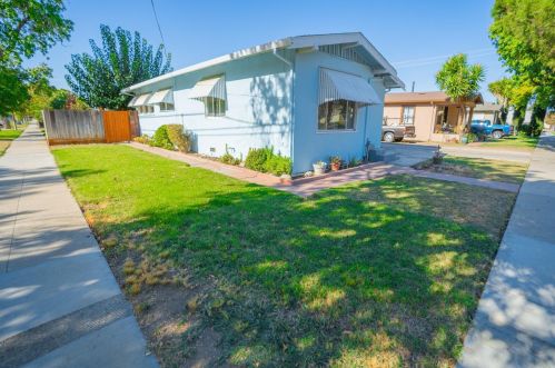 945 9th St, Los Banos, CA 93635-4323