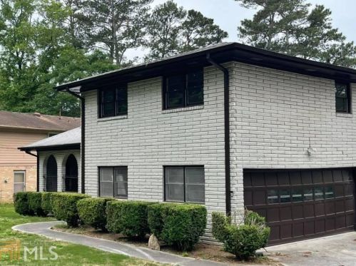 2560 Lake Capri Dr, Conyers, GA 30012-2925