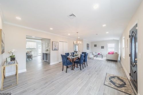 12 Richmond Rd, Edison, NJ 08817-4038