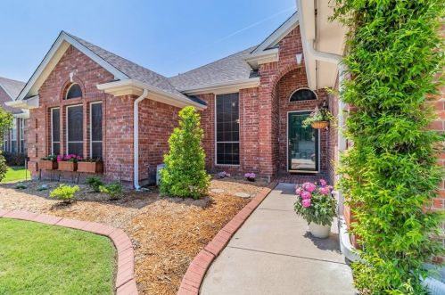 2720 Flint Rock Dr, Fort Worth TX  76131-2055 exterior