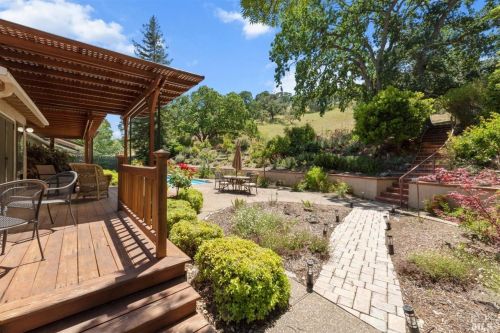 349 Grandview Dr, Vacaville, CA 95688-4238