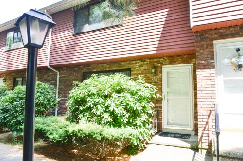 633 Churchill Dr, Hartford, CT 06111-4009