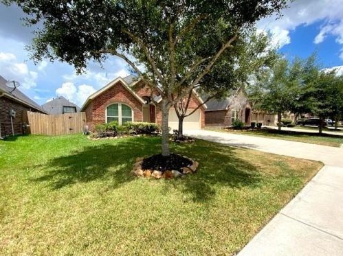 2714 Driftwood Bend Dr, Fresno, TX 77545-6139