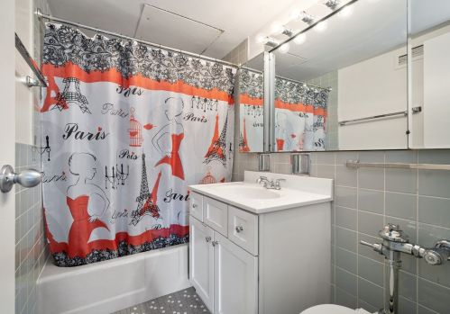 253 Delaware Pl, Chicago IL  60611-1758 exterior