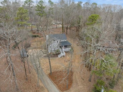 725 Dena Dr, Holly Springs, GA 30114-9541