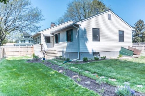 1890 Poquonock Ave, Windsor CT  06095-1234 exterior