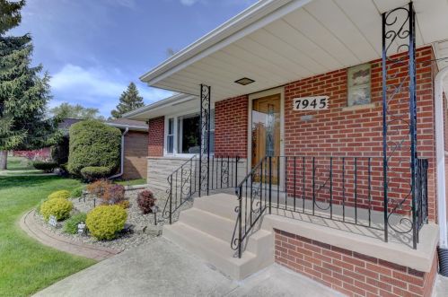 7945 Madison Ave, Hammond, IN 46321-1242