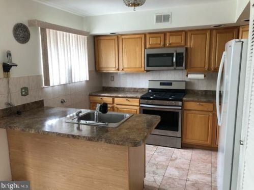 842 Centennial Sq, Philadelphia, PA 19116-2520