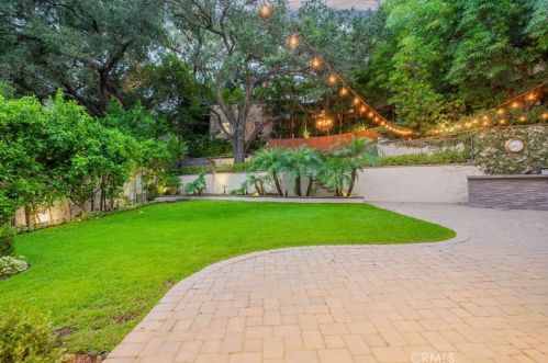 1566 Hillside Dr, Glendale CA  91208-2456 exterior