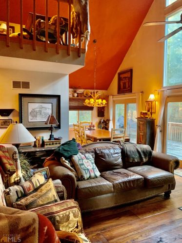 196 Hemlock Ln, Clarkesville, GA 30523-2760