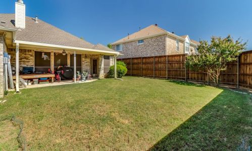 1525 Bastrop Dr, Carrollton TX 75010-6423 exterior