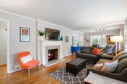 438 Hilderbrand Dr, Atlanta GA  30328-4124 exterior