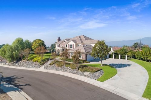 2039 Polo Ct, Riverside, CA 92506-5512