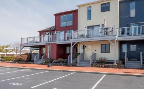 310 Swans Wharf Row, Middletown, RI 02840-6608