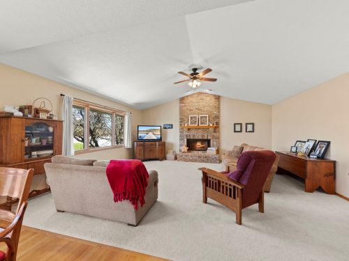 1315 Yorkshire Dr, Sycamore IL  60178-3236 exterior