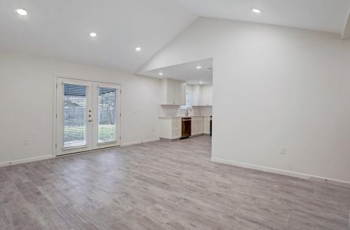 4917 Fort Clark Dr, Austin TX  78745-2433 exterior