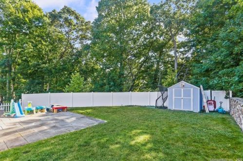 10 Harvann Rd, Norwalk CT  06850-1905 exterior