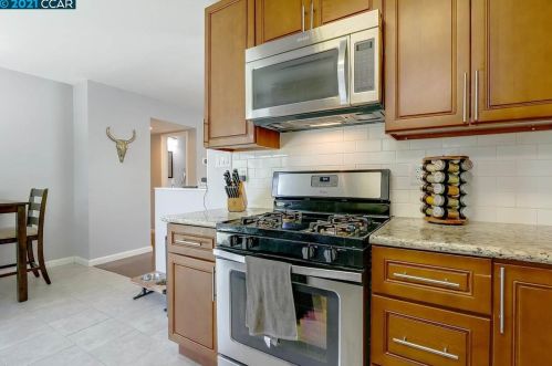 1307 Sunshine Dr, Concord CA  94520-4038 exterior