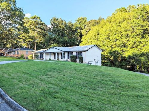 352 Harris Manor Dr, Atlanta GA  30311-2117 exterior