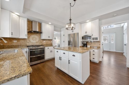 205 Middaugh Rd, Willowbrook IL  60514-1003 exterior