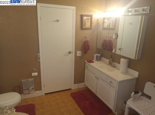 8 Blackberry Ct, Lodi, CA 95242-9517