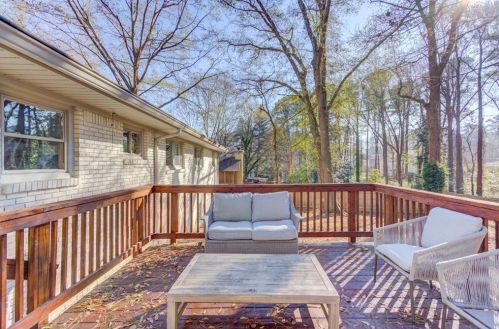 2192 Dering Cir, Atlanta GA  30345-1616 exterior