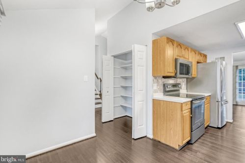 9919 Coffer Woods Rd, Springfield VA  22015-2903 exterior