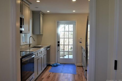 113 Portland Ave, Wilton CT  06897-4821 exterior