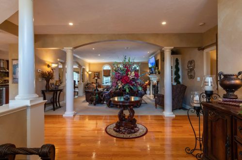 32 Tanglewood Dr, Nashua, NH 03062-1044
