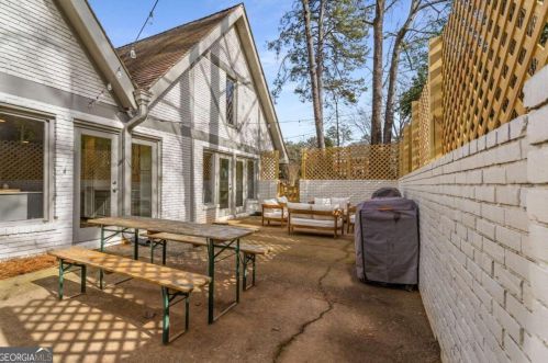 400 Breakwater Rdg, Atlanta GA  30328-1808 exterior