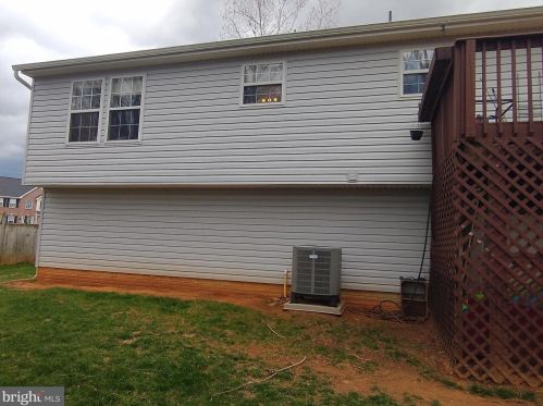523 Crosswinds Dr, Charles Town, WV 25414-3915