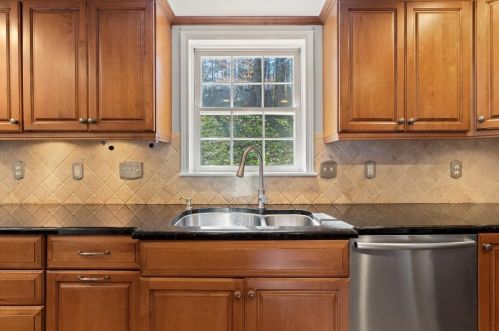 325 Hunters Gln Ct, Atlanta GA  30328-1710 exterior
