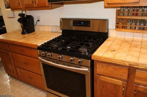 405 Westminster Pl, Flemington, NJ 08822-1845