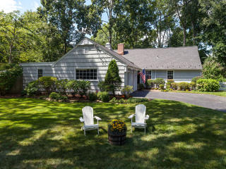 21 Nickerson Ln, Tokeneke, CT 06820-5720