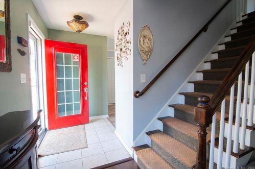 7 Nugget Hill Dr, Gales Ferry, CT 06335-1524