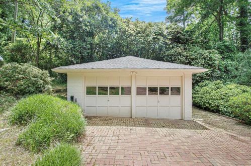 4142 Haverhill Dr, Atlanta GA  30342-3818 exterior