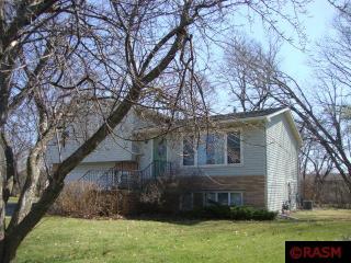 55 Camelot Ln, Mankato, MN 56001-4904
