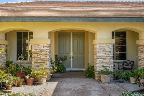 7470 Chateau Rdg Ln, Riverside CA  92506-7542 exterior