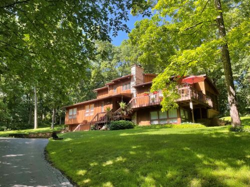 2165 Forest Park Cir, Nelson, IL 61021-9555