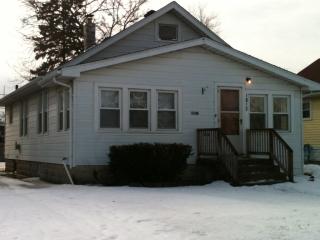 1913 Lloyd Ave, Waukegan IL  60085-5235 exterior