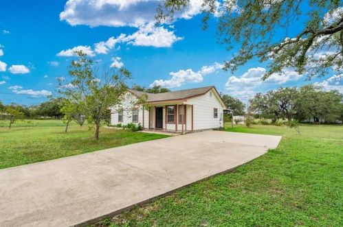 90 Huge Oak St, Joppa, TX 78605-4530