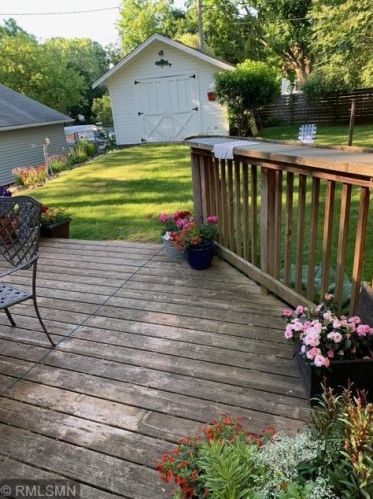 92 Dahlia St, Saint Paul MN 55115-1609 exterior