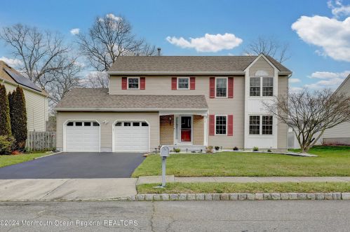 10 Cambridge Dr, Wall Township, NJ 07731-2955