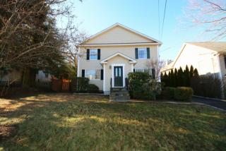 233 Mayfair Rd, Fairfield, CT 06824-3468
