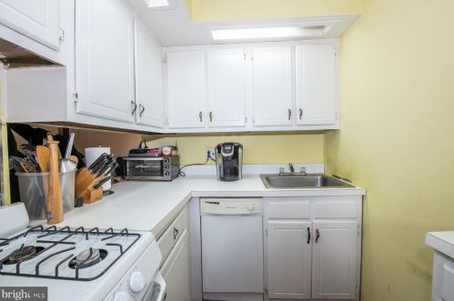 605 20 St, Philadelphia PA 19140-1005 exterior