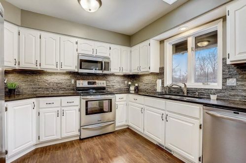 2739 Vale Crest Rd, Minneapolis, MN 55422-3427